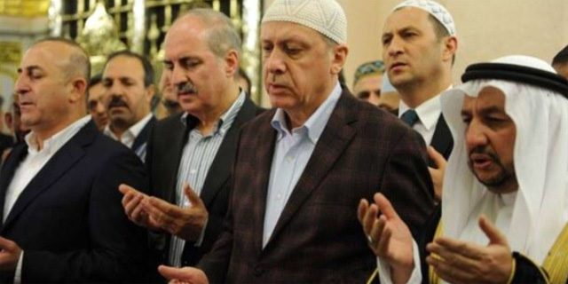 Cumhurbaşkanı o mezarın başında