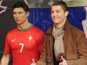 Cristiano Ronaldo heykeline bile...