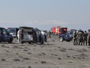 'Uçak iki roketle birlikte yere çakıldı'