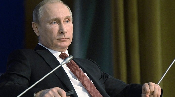 Putin kendi maaşını düşürdü