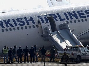 THY uçağı pistten kaldırılamıyor