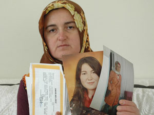 3 yıldır kayıp kızını arıyor