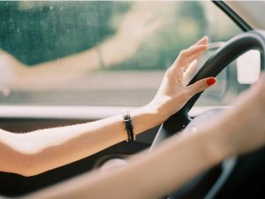 17 yaşında ehliyet aldı