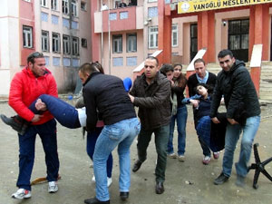 Polisle öğrenciler arasında gerginlik