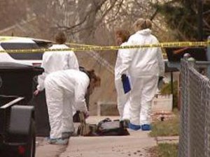 Kadının karnını kesip bebeğini çaldılar