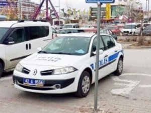 Şaka gibi! Trafik polisine park cezası kestiler