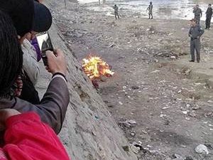 Kur'an-ı Kerim yakan kadın linç edildi