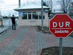 Görüşe gitti kocası boğazını kesti