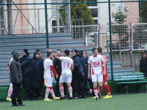 Amatör maçta ortalık karıştı