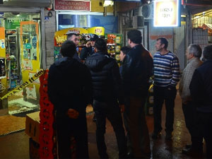 Boğazından bıçaklanarak öldürüldü