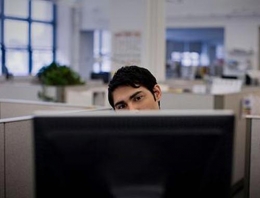 Mesaiye dalınca işyerinde mahsur kaldı