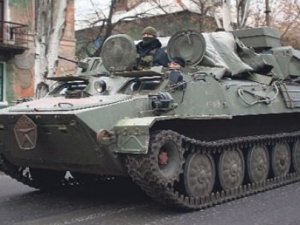 O ülke parasızlıktan silahlarını satıyor!