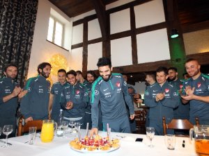 A Milli takımda sürpriz doğum günü kutlaması