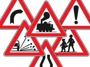 Yeni trafik levhaları geliyor