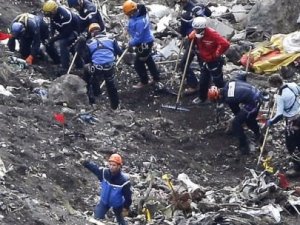 Tırmıkla ceset arıyorlar!