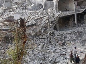 IŞİD ve muhaliflerin savaşı mülteci kampını vurdu!