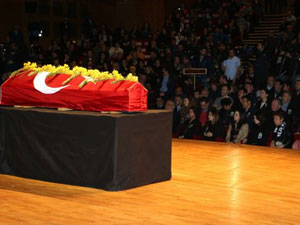 Kayahan son yolculuğuna uğurlandı