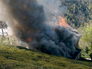 Dernekpazarı'nda yangın korkuttu