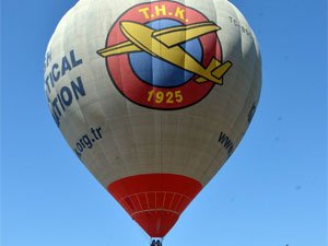 Saldırıya balonlu protesto