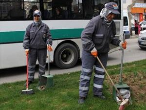 Sokaklara kadın eli değdi