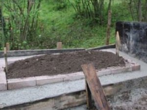 Teröristin mezarına beton döküldü