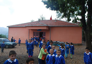 Harabeden yeni okula geçtiler