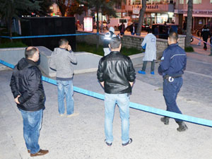 Hükümet konağı önünde kafasına ateş etti