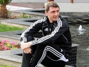 Şota: Real'de Barca'da oynar