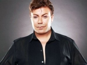 Ünlü şarkıcı yoğun bakıma kaldırıldı!