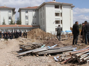 Yurt inşaatında göçük