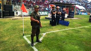 Futbol sahasında Özel Harekatçılar