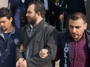 Başkasına ait avukat kimliğiyle adliyeye girmeye çalıştılar