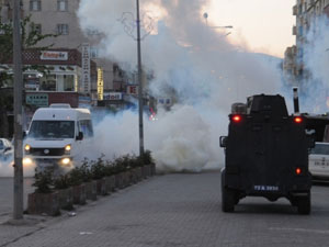 Zırhlı araç kadına çarptı ortalık karıştı