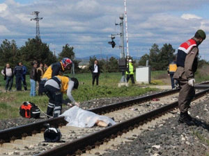Ölüm tren raylarında yakaladı...