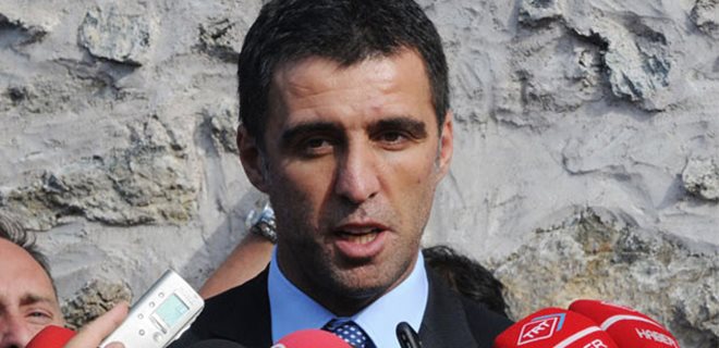 Hakan Şükür'e bir şok daha