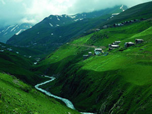 D.Karadeniz yaylaları şimdiden doldu