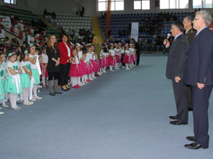 Rize'de kutlamalara yağmur engeli