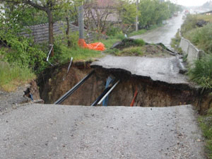 Karayolunda çökme!