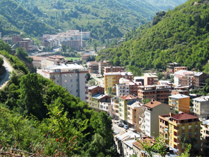 Maçka'da "Her Ay 1 Mahalleye 1 Ev Projesi''