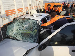 Trafik kazası: 5 asker!