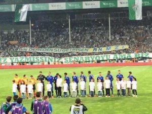 Bursa'da Fener'e olay pankart!