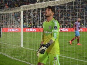 BJK'nin kalecisi taraftarı tahrik etti!