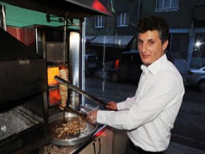 Öğretmen değil dönerci olabildi!