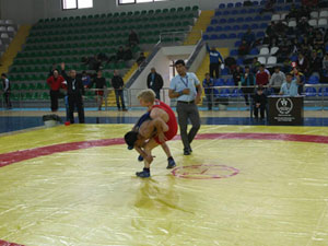 Trabzonlu güreşçi altını kaptı