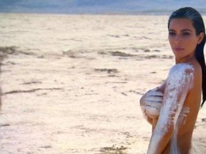 Kim Kardashian çöle düştü