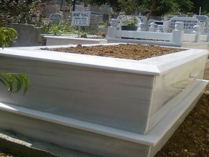 Sahibinden satılık mezar!