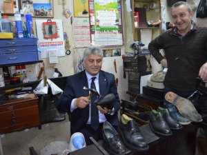 Günnar ayakkabı tamir etti