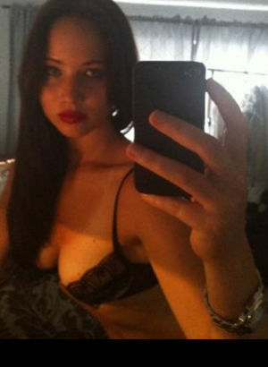 Çıplak fotoğrafları böyle çalındı!