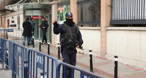 Gazetecilere Emniyet'e giriş yasağı kalktı