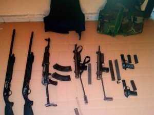 Ev ev değil cephanelik !